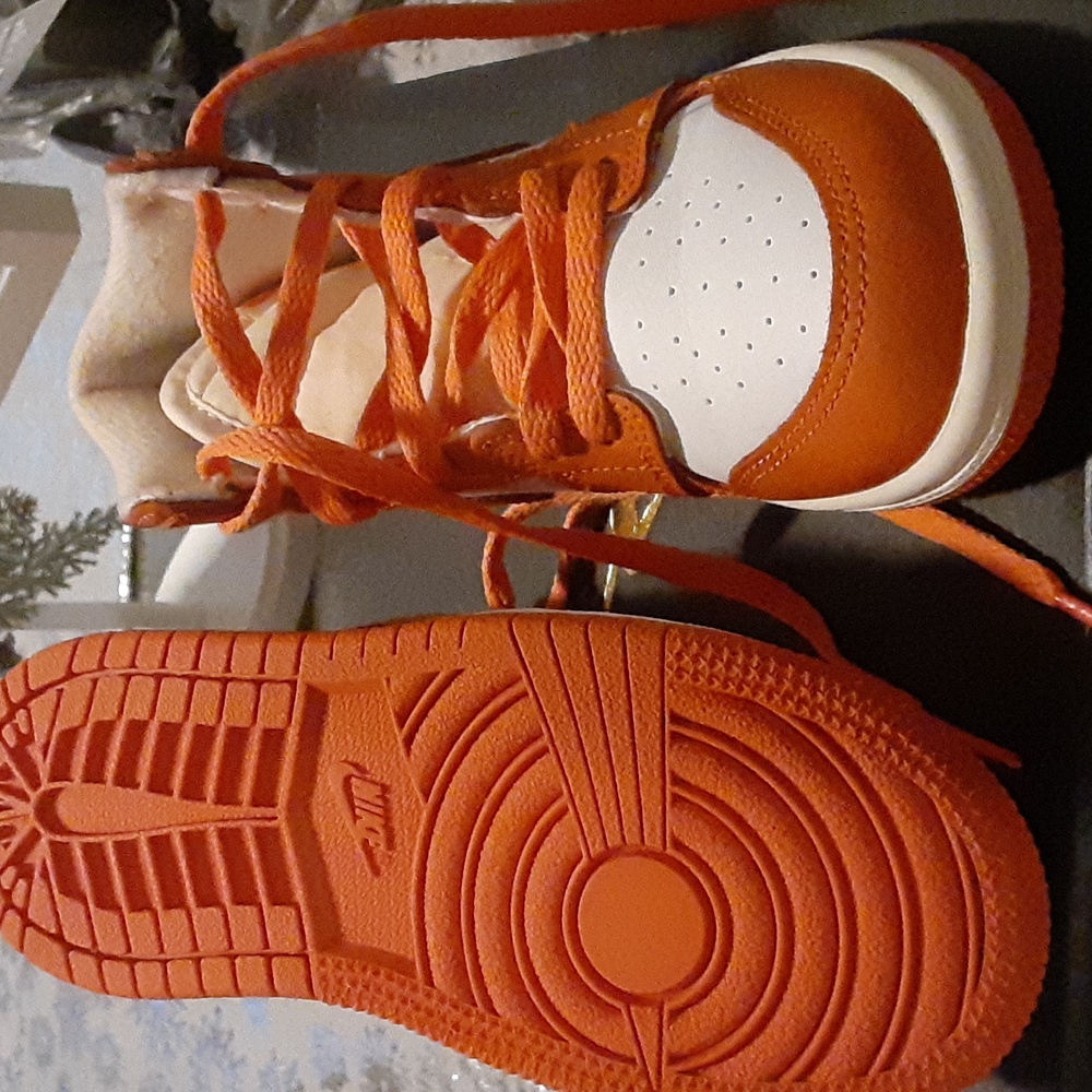 Girls Air Jordan 1's size 10